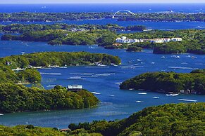 Wisterian Life Club Toba