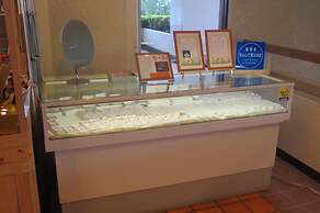 Wisterian Life Club Toba