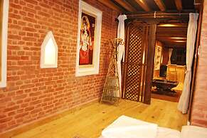 Yamba Traditional Home