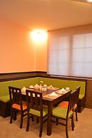 Tilal Almadina Hotel & Suites