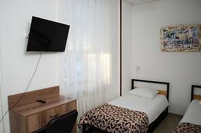 Hotel Lucky - Hostel