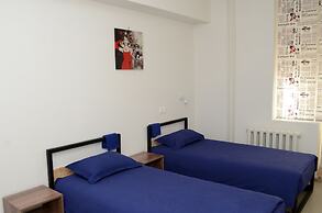 Hotel Lucky - Hostel