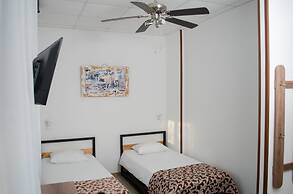 Hotel Lucky - Hostel