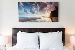 Canada Suites - 832 Bay St.