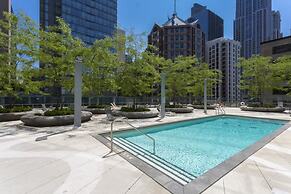 Canada Suites - 832 Bay St.