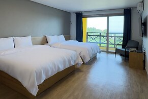 Whinstone Hotel and Resort