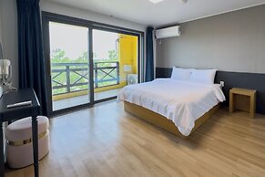 Whinstone Hotel and Resort