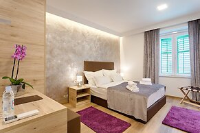 Central Pearl by Nono Ban