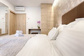 Central Pearl by Nono Ban