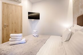 Central Pearl by Nono Ban