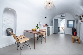 Virginia's Cave Villas