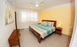 Spacious 2BR condo with great location by Happy Address