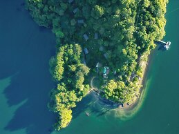 Isla Chiquita Glamping Hotel