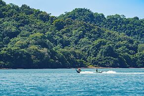 Isla Chiquita Glamping Hotel