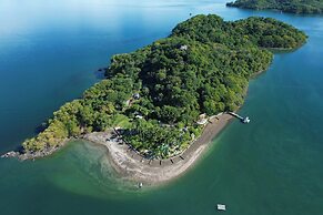 Isla Chiquita Glamping Hotel