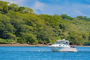 Isla Chiquita Glamping Hotel