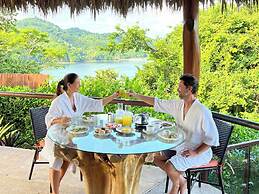 Isla Chiquita Glamping Hotel