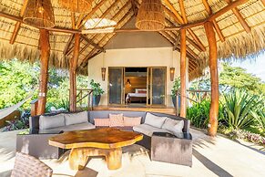Isla Chiquita Glamping Hotel