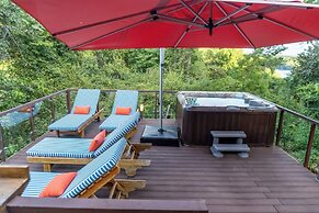 Isla Chiquita Glamping Hotel