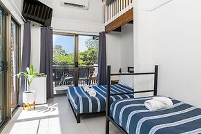 Aquarius Backpacker Resort