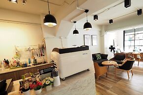 T Hostel at Victory Monument