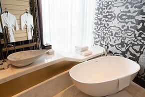 YOHO Hollywood Roosevelt Hotel