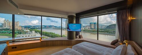 YOHO Hollywood Roosevelt Hotel