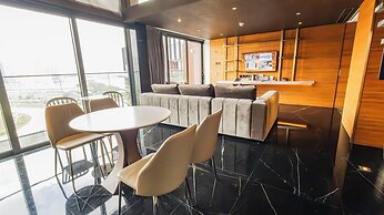 YOHO Hollywood Roosevelt Hotel