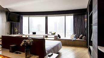 YOHO Hollywood Roosevelt Hotel