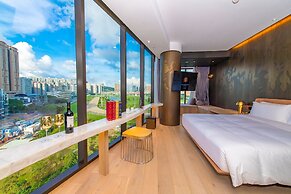 YOHO Hollywood Roosevelt Hotel