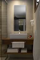 Five Hotel & Residences