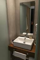 Five Hotel & Residences