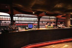 Five Hotel & Residences