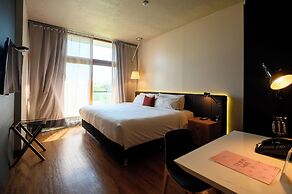 Five Hotel & Residences