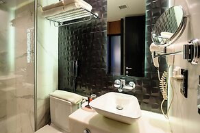 Five Hotel & Residences