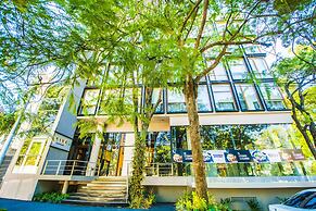 Five Hotel & Residences