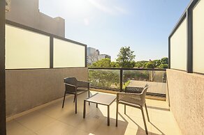 Five Hotel & Residences