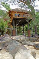 Tree House Bungalows Resort