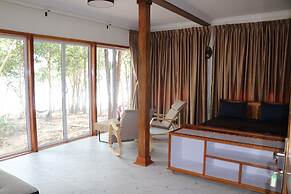 Tree House Bungalows Resort