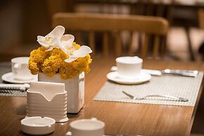 Jingtang Ramada Encore Hotel