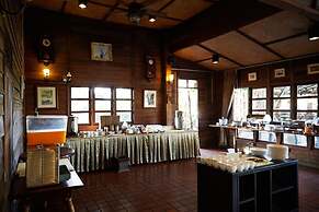 Country Lakeview Hotel