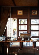 Country Lakeview Hotel