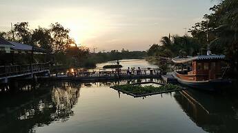 Country Lakeview Hotel