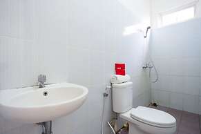 RedDoorz Plus near Siloam Karawaci