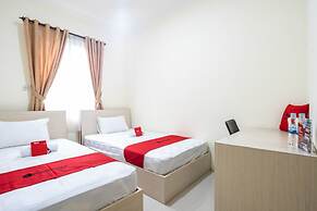 RedDoorz Plus near Siloam Karawaci