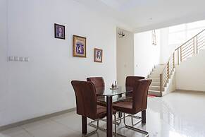 RedDoorz Plus near Siloam Karawaci