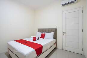 RedDoorz Plus near Siloam Karawaci