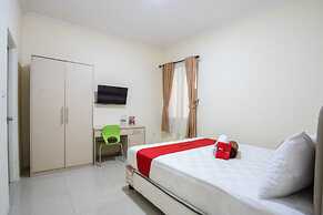 RedDoorz Plus near Siloam Karawaci