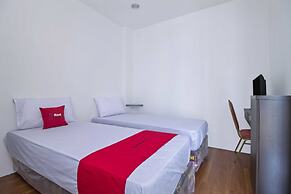 RedDoorz Plus near Plaza Indonesia