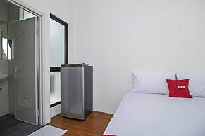 RedDoorz Plus near Plaza Indonesia